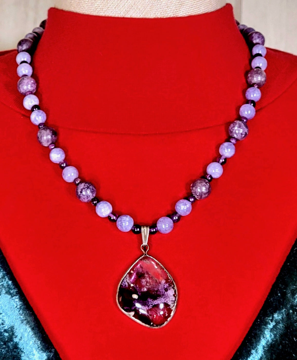 4Peaks Amethyst (rare) Cabochon: Lapidilite & Sugalite